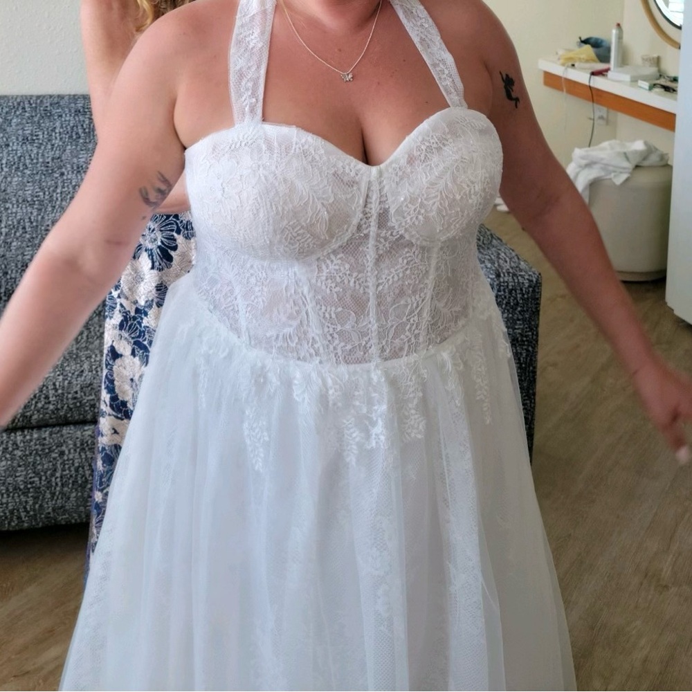 David’s Bridal wedding dress. Size 18W